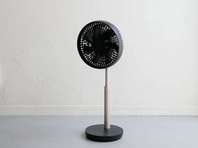 THREEUP充電式スマートデザインファンの外観