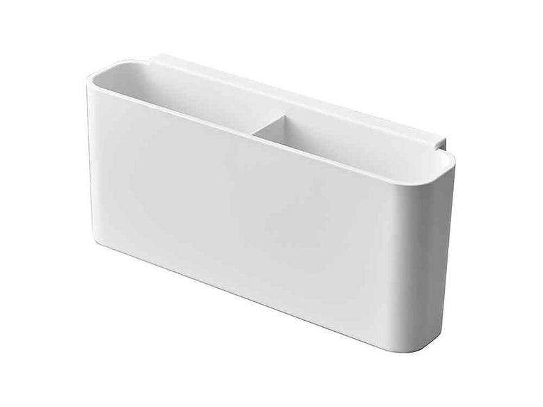 銀色のプラスチック製シンクと蛇口