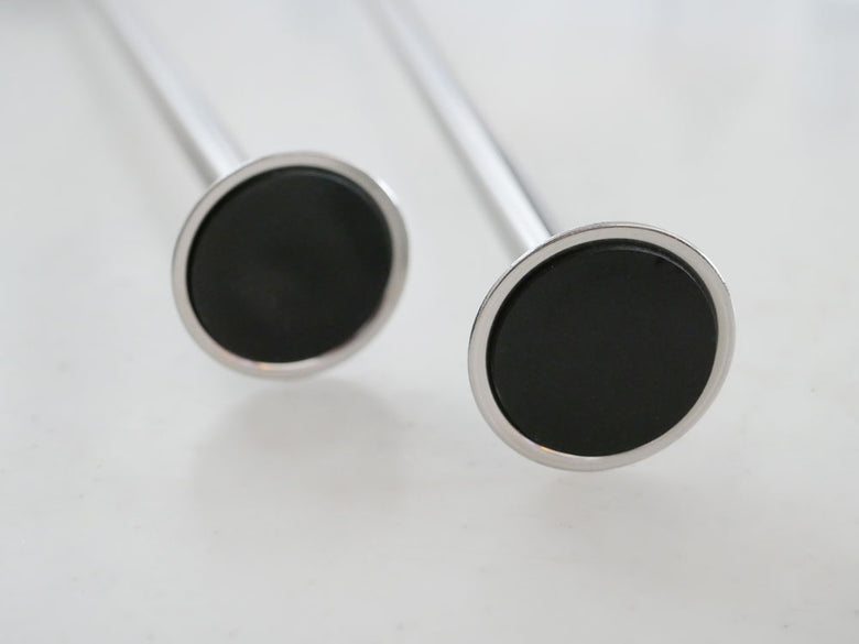 bws SELECTIONの流れるつっぱり水切りラック、ニッケルとアルミ製のステンレススチールを使用したキッチン用収納棚