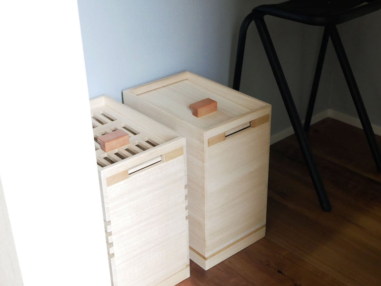 増田桐箱店のキャスター付桐製米びつ