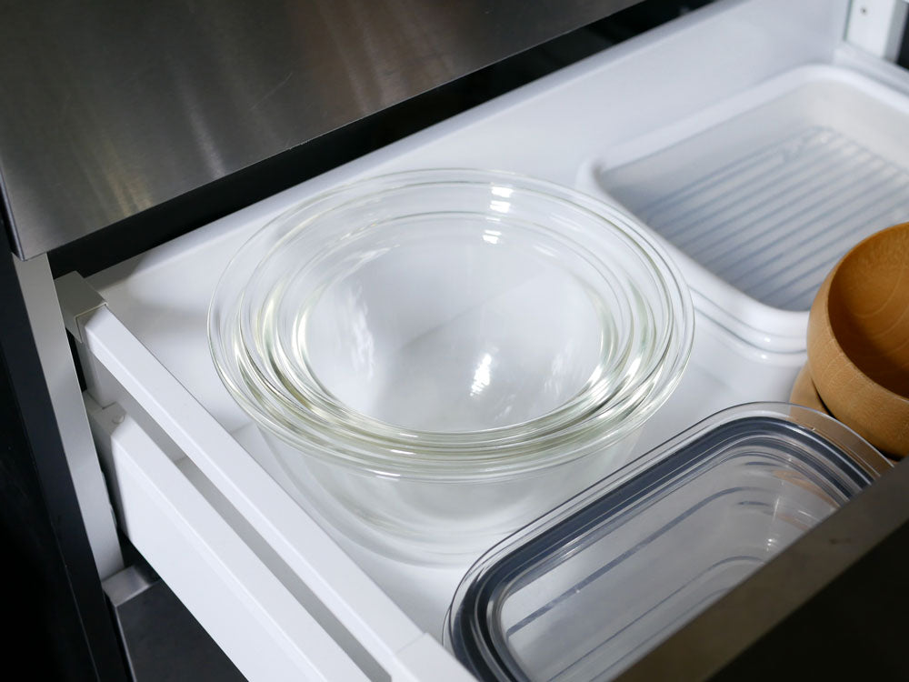 HARIO製の耐熱ガラスボウル3個セット。小・中・大の各サイズが並んでいる様子