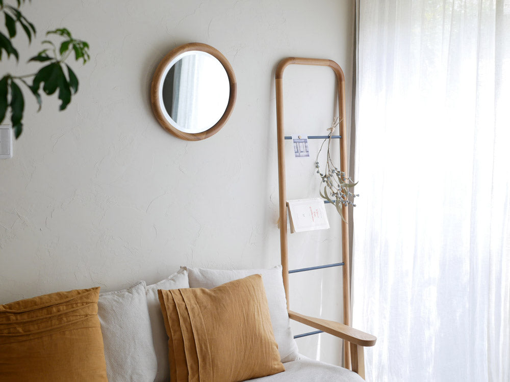 NOWHERE LIKE HOMEのオーク無垢材使用の丸型壁掛けミラー