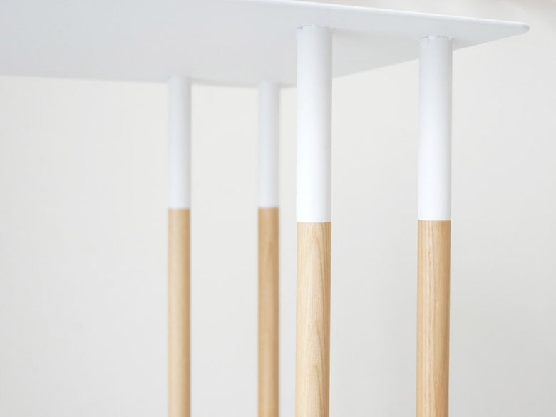 Yamazakiプレーン差込サイドテーブル、木脚とスチール天板