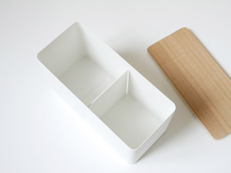 Yamazakiのリンサニタリー収納ケース、スチールと木製