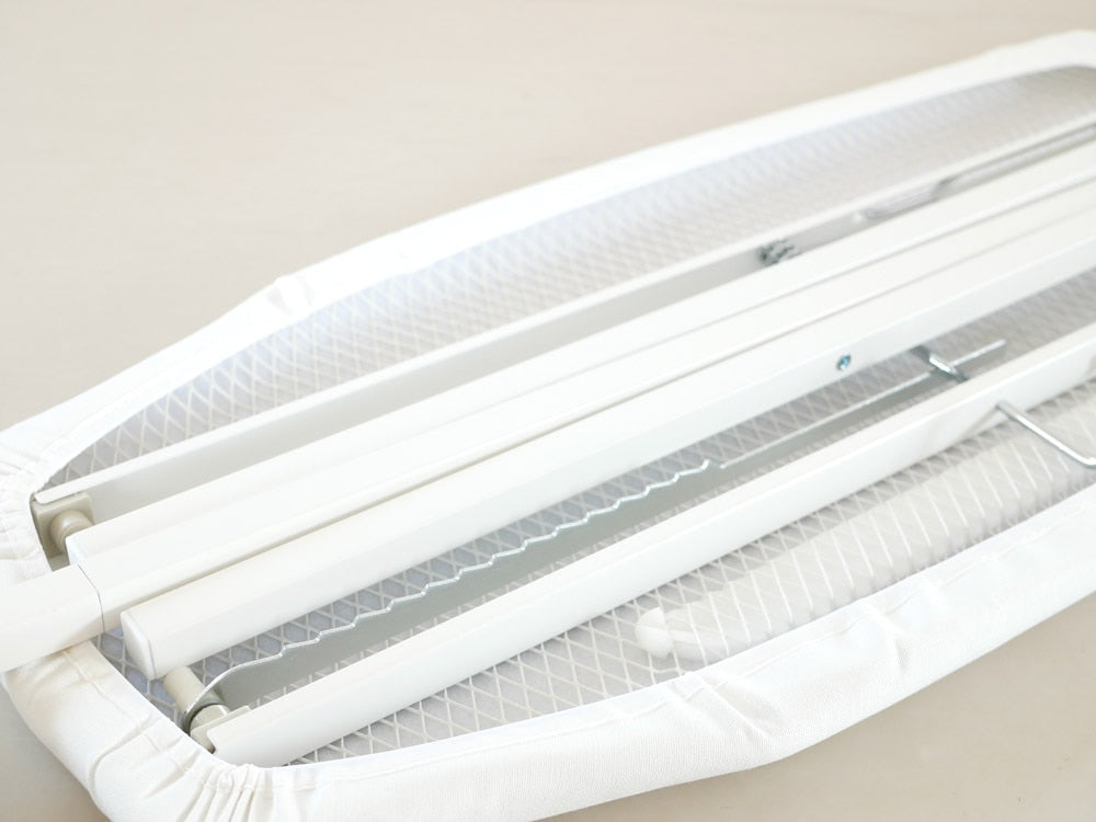 YAMAZAKIタワーの軽量スタンド式アイロン台