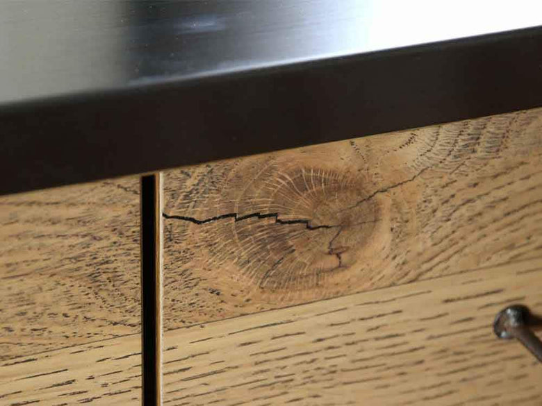 オーク材を使用したデザインキャビネットと引き出し