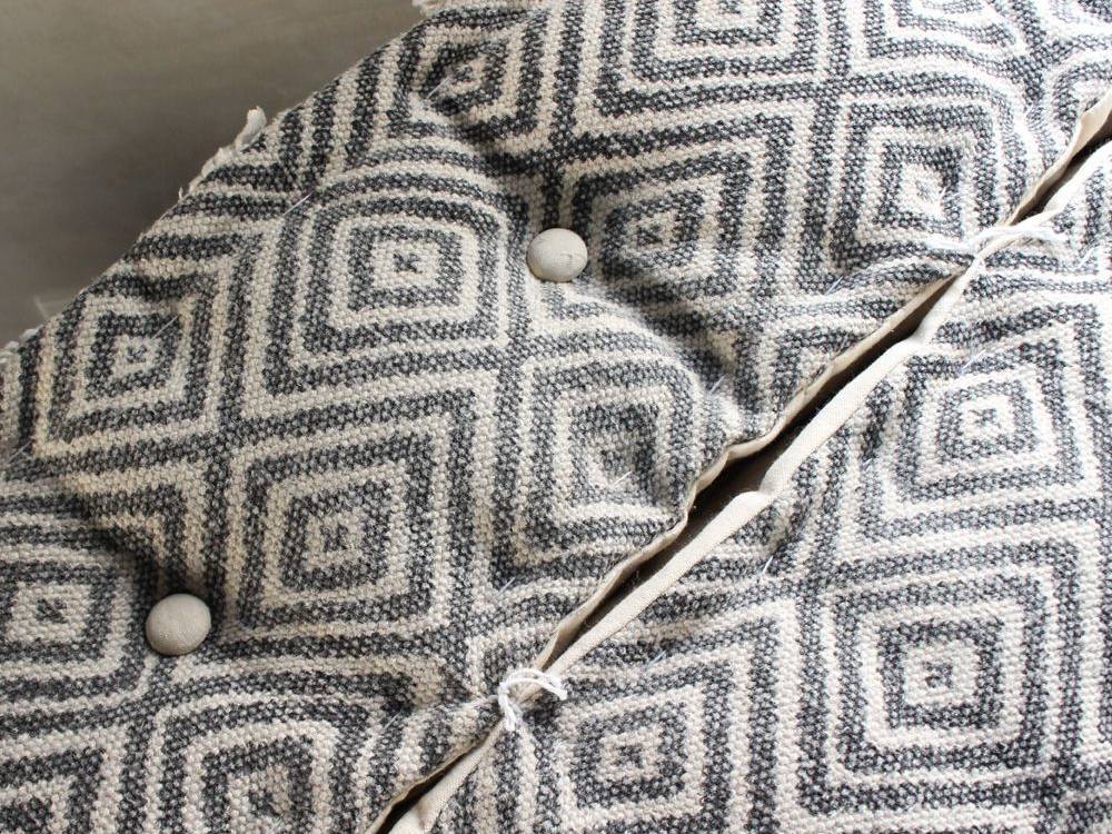 グレーのブロックマルチソファが配置されたリビング