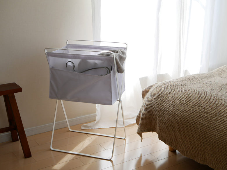 タワー製折り畳み高床式ランドリーバスケット