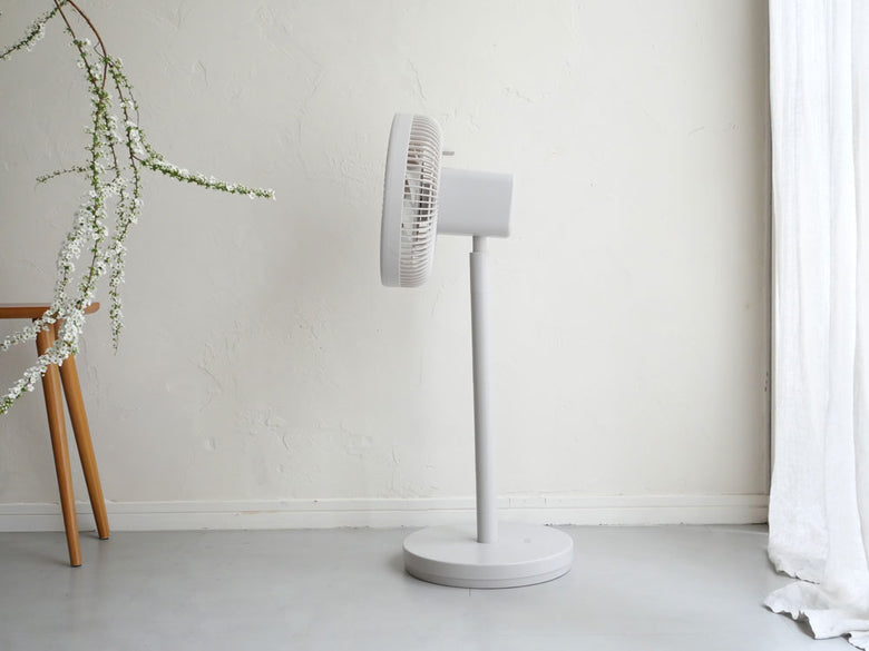 【THREE UP/スリーアップ】左右自動首振りスマート収納 DCリビングファン