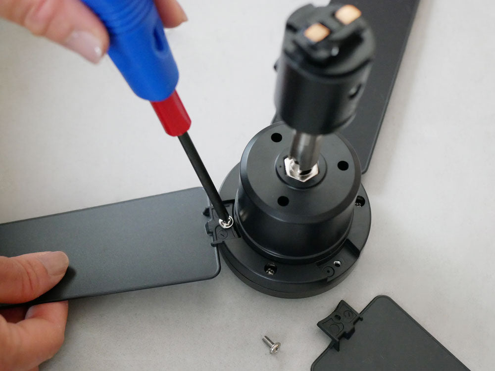 BRIDダクトレールファンDCプラスΦ50。直径50mm、高さ16cmのABSとポリカーボネート製電動ファン装置