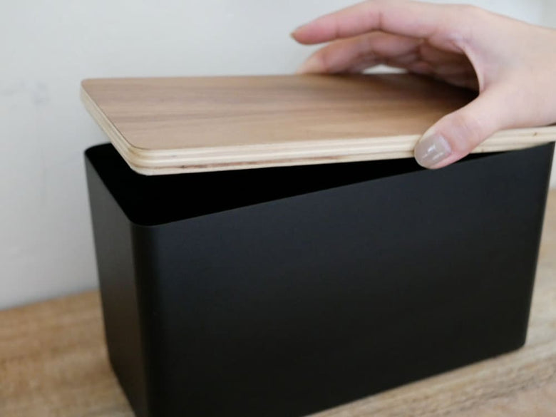 ヤマザキの木とスチール製サニタリー収納ケース