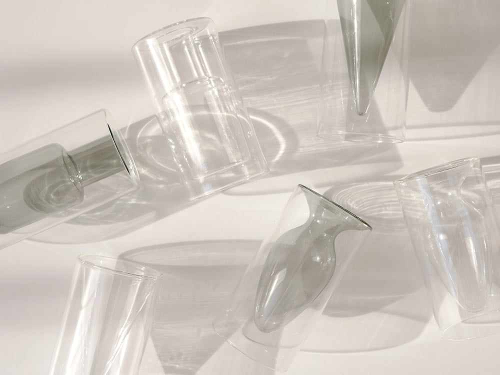 POSH LIVINGブランドの透明ガラス製フロートベース、円柱型で高さ15cm