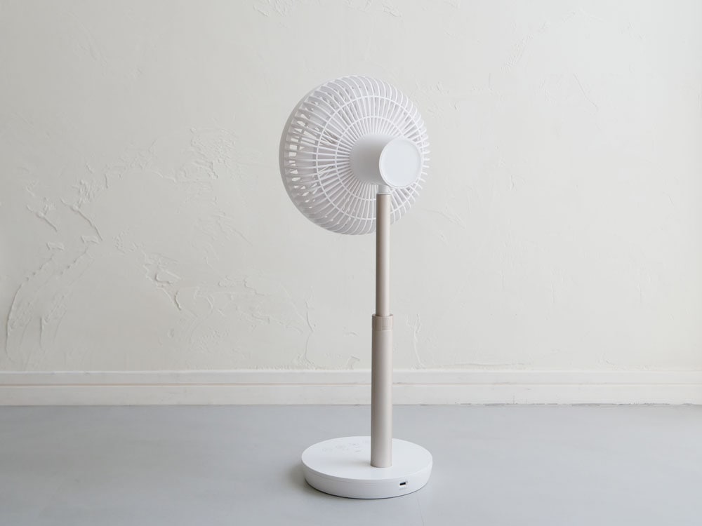 THREEUP充電式スマートファンとランプ