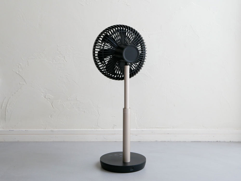 THREEUPの充電式銀色スマートデザインファン