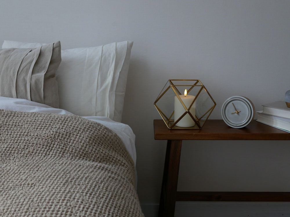 Horn Please MADEの真鍮フレームガラスケースに入ったフィギュア