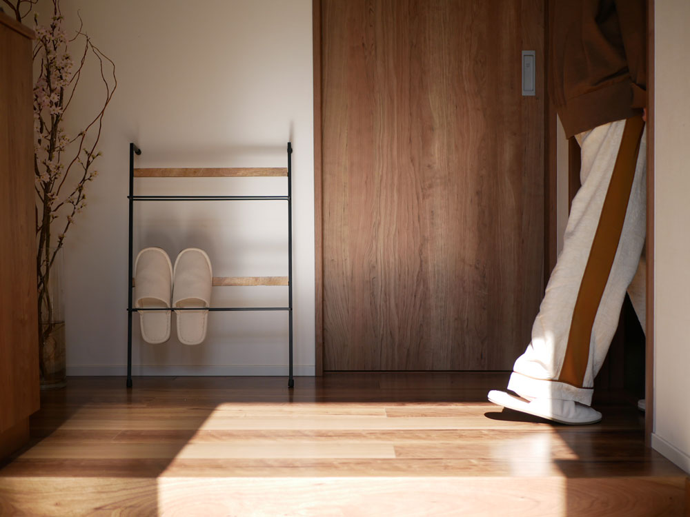 ブラウン木製のPOSH LIVINGウォールハンガー