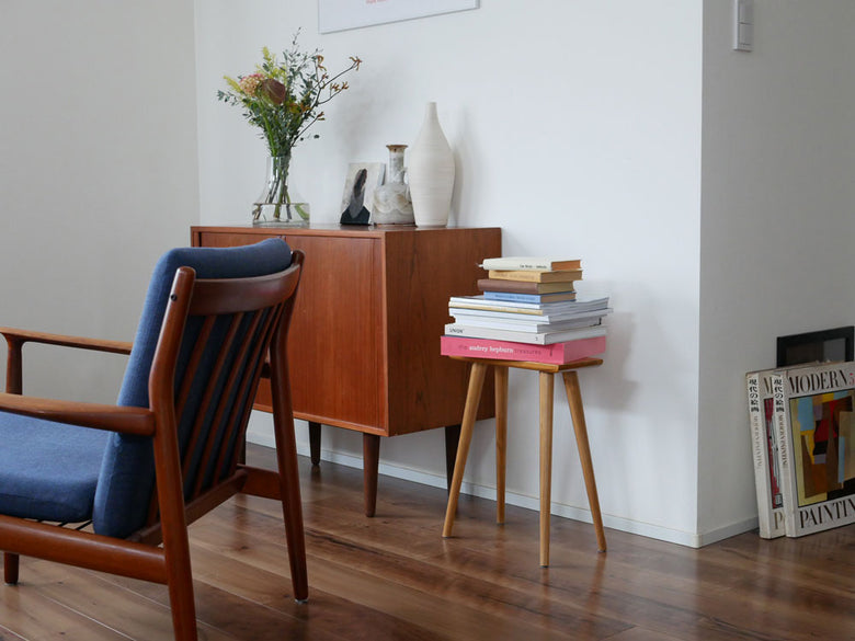 ナチュラルなチーク木製スツール