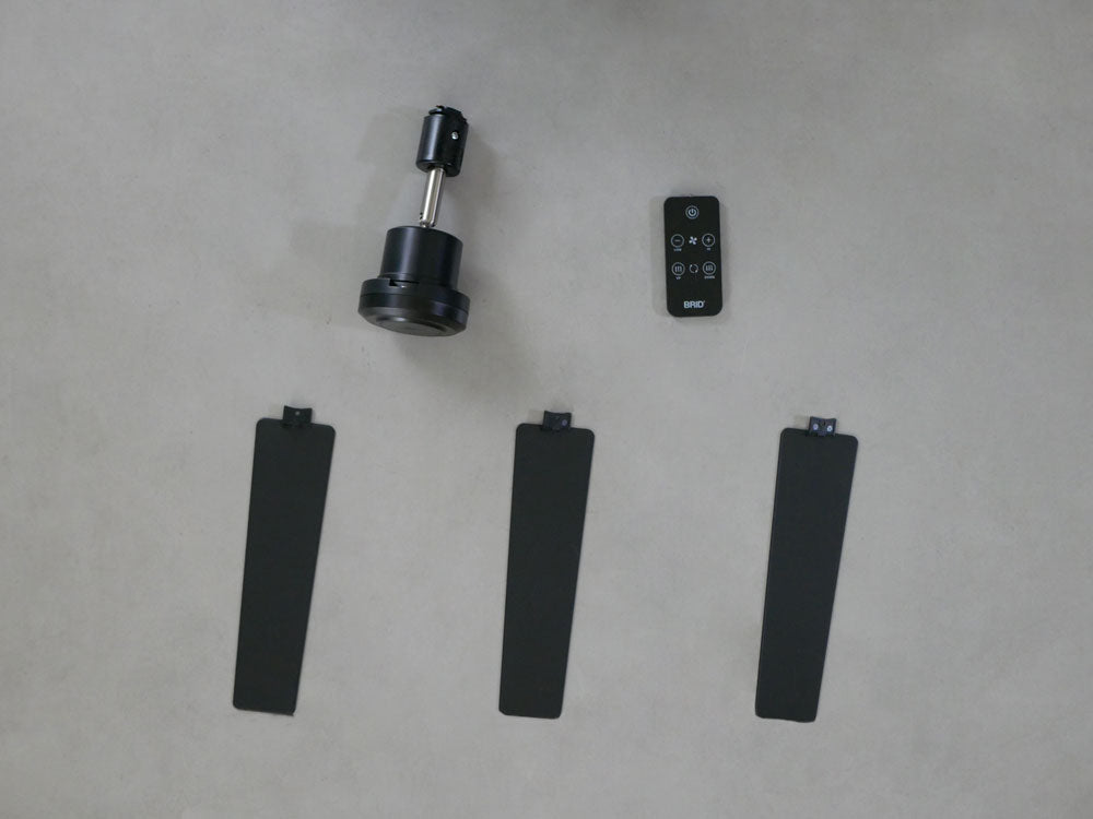 BRID（ブリッド）製ダクトレールファン DCプラス Φ50、直径50cmの白色円形ファンユニット、照明用ダクトレール専用