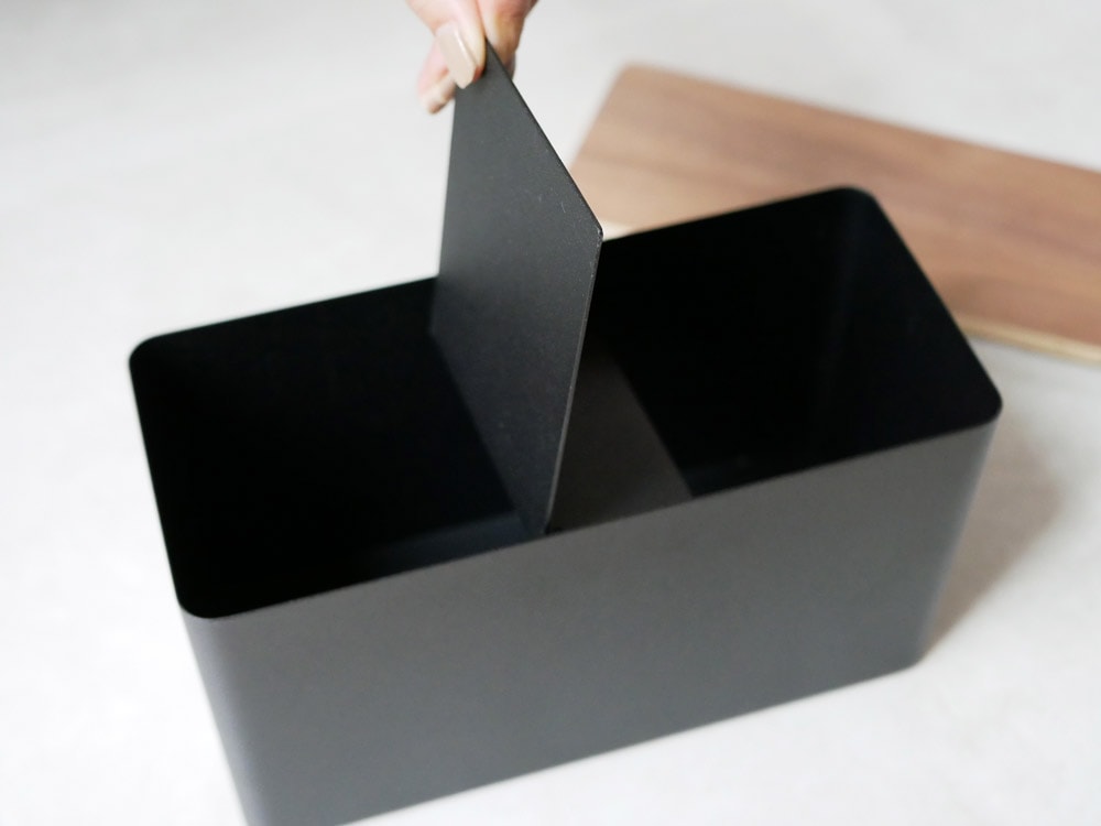 ヤマザキ製スチールと木のサニタリー収納ケース