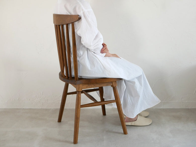 a.depeche製ウィンドータイプの木製チェア