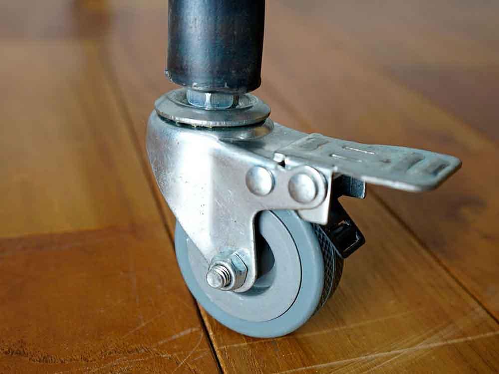 アデペシュの鉄製ハンギングスタンド