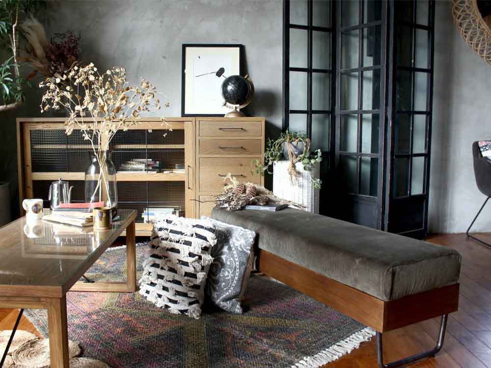 a.depeche WARM木製ベンチが室内に配置された様子