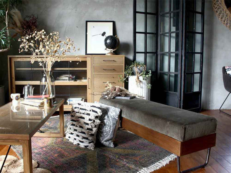 a.depeche WARM木製ベンチが室内に配置された様子