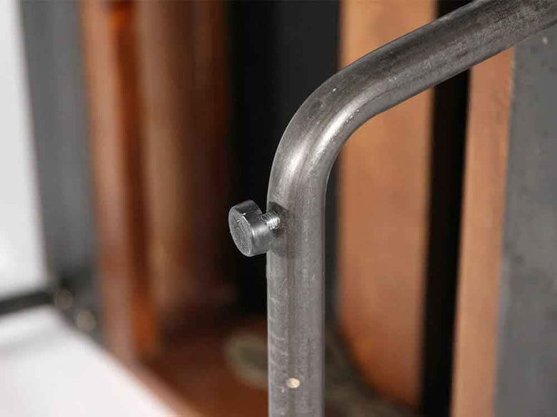 ウォームオットマンのブラウン無垢材と鉄製フレーム