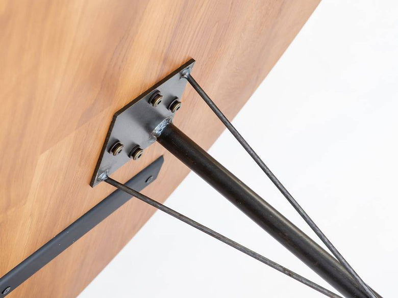 アデペシュのオーク材ラウンドダイニングテーブル