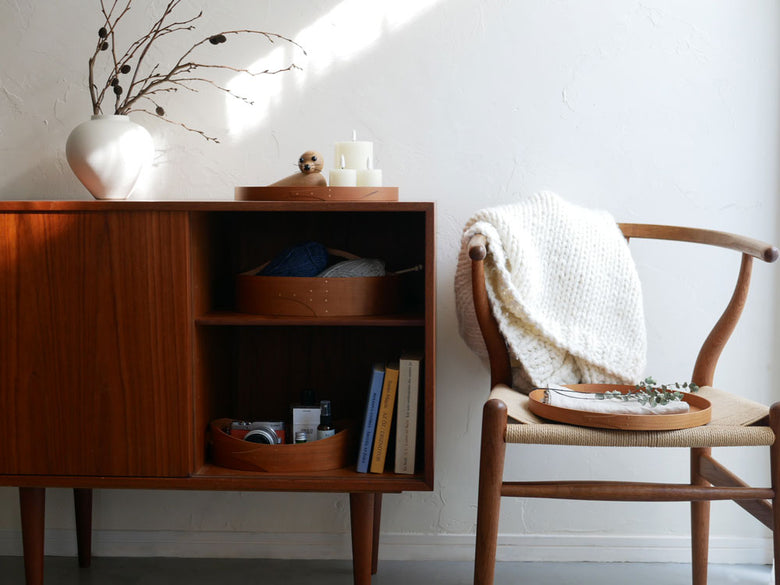 アクシスのチェリー材シェーカートレイ