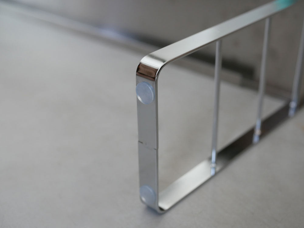 bws SELECTIONの伸縮スリムラック、スチールとステンレス製