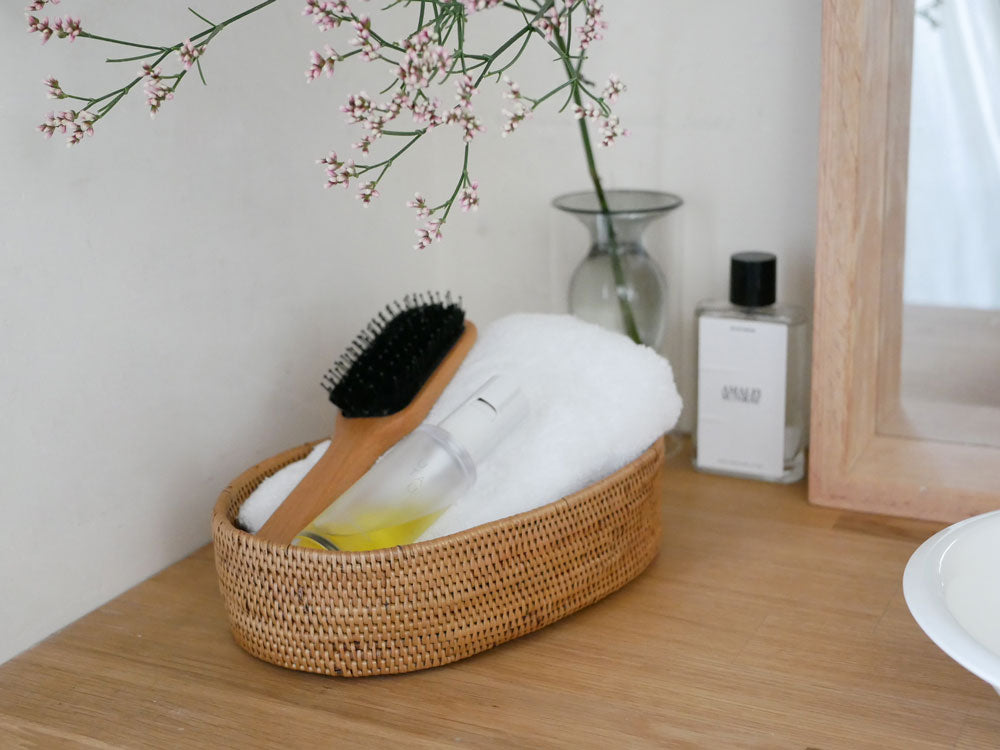 サラサデザイン製のインドネシア産アタ素材を使用したプレイスマット、トレイ、バスケット、コースターのセット