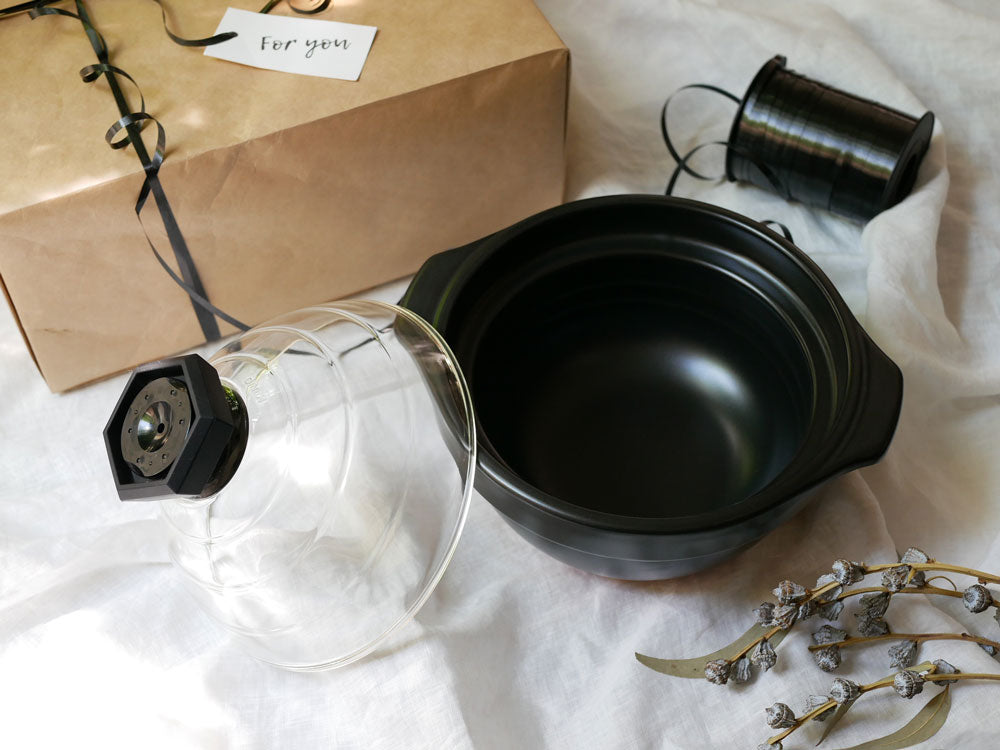 HARIOのIH対応ご飯釜「雪平」、ガラス製フタ付きステンレスとアルミの鍋身、容量2,800ml