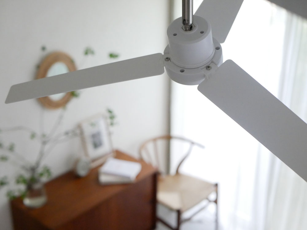 BRIDブリッドのダクトレールファンDCプラスΦ50を搭載した天井用照明ファン