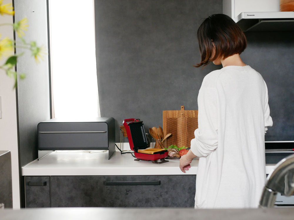 recolteのプレスサンドメーカー本体とプレート