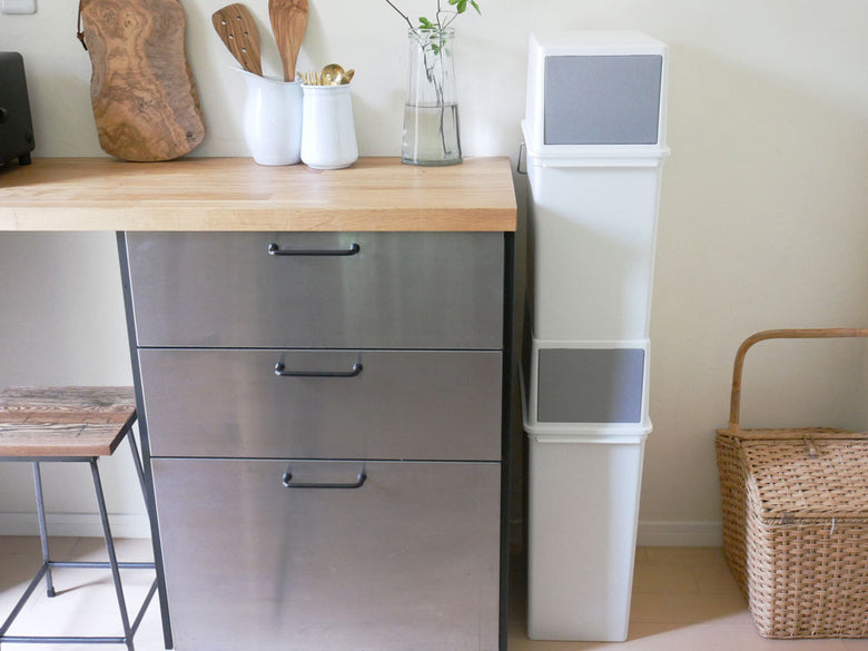 ライクイットのホワイト前開きトラッシュビン