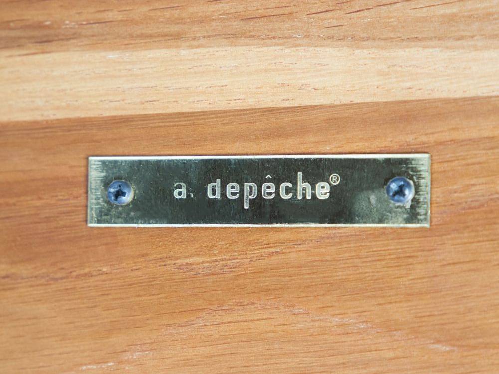 ブラウン木とアイアン脚のラウンドダイニングテーブル