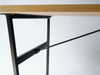 オーク無垢材と黒スチールのダイニングテーブル