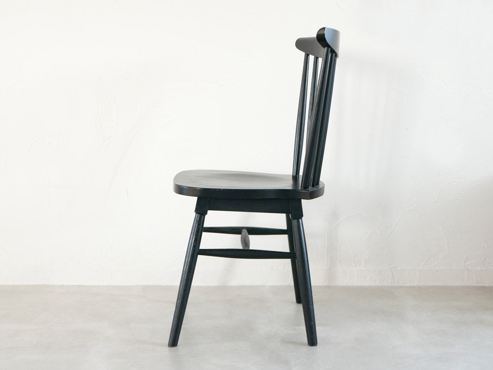 グレーのウィンザータイプチェア