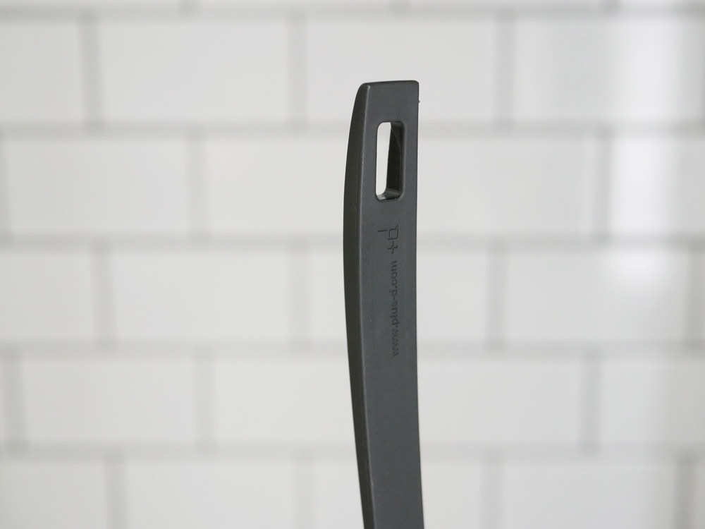 プラスディーの銀色タテオタマキッチン用品