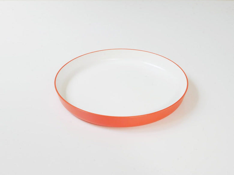 キッズ用タックプレートに果物が盛られている