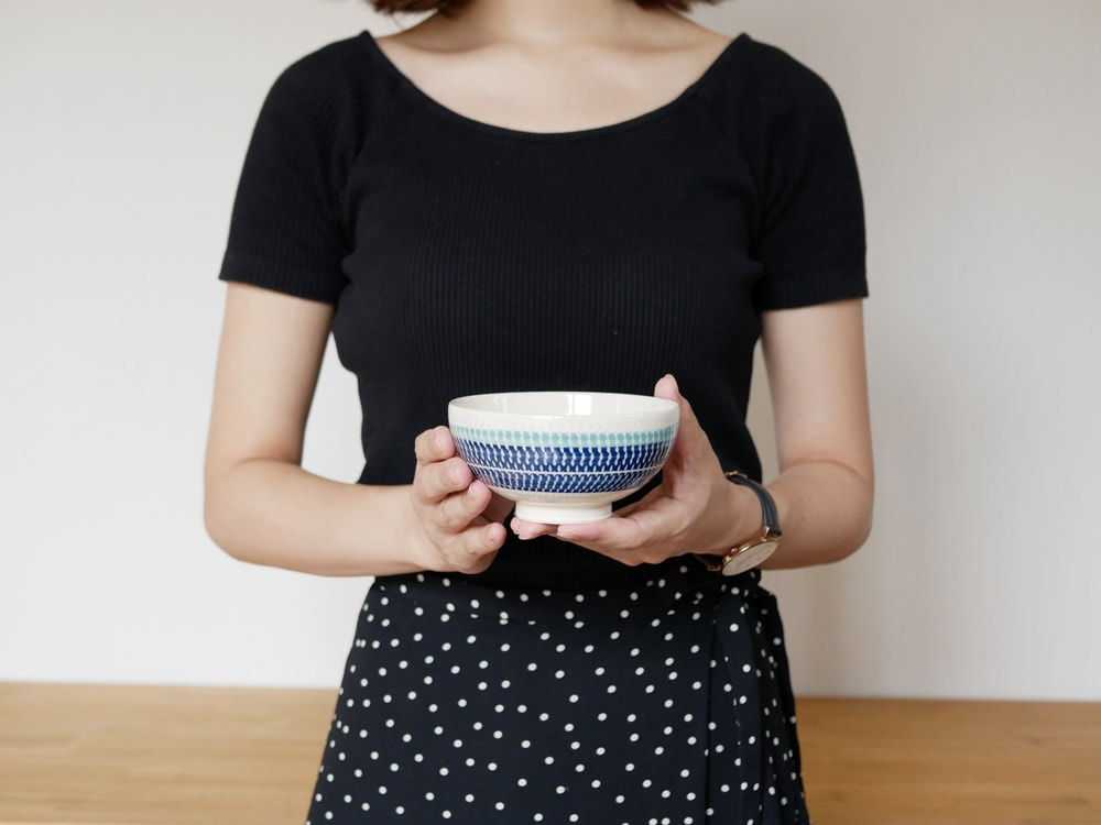 ブランド樫の日本製ライスボール。岐阜県土岐市産の陶器製で、直径約110mm、高さ53mmの土物素材ボウル