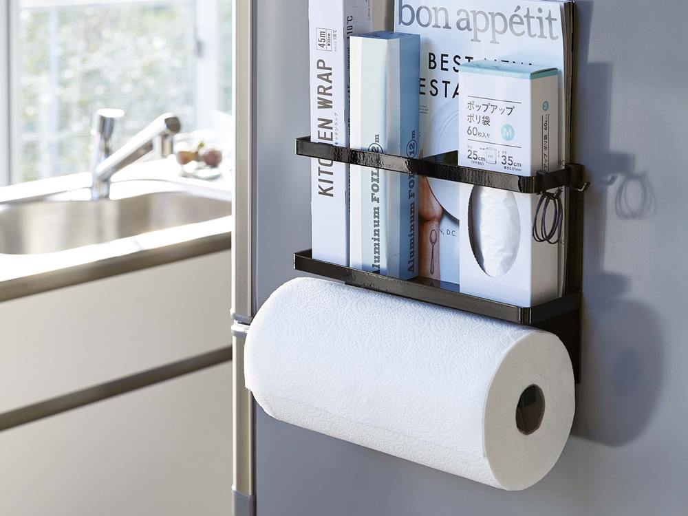 磁石で固定されたタワー型キッチンペーパー＆ラップホルダー