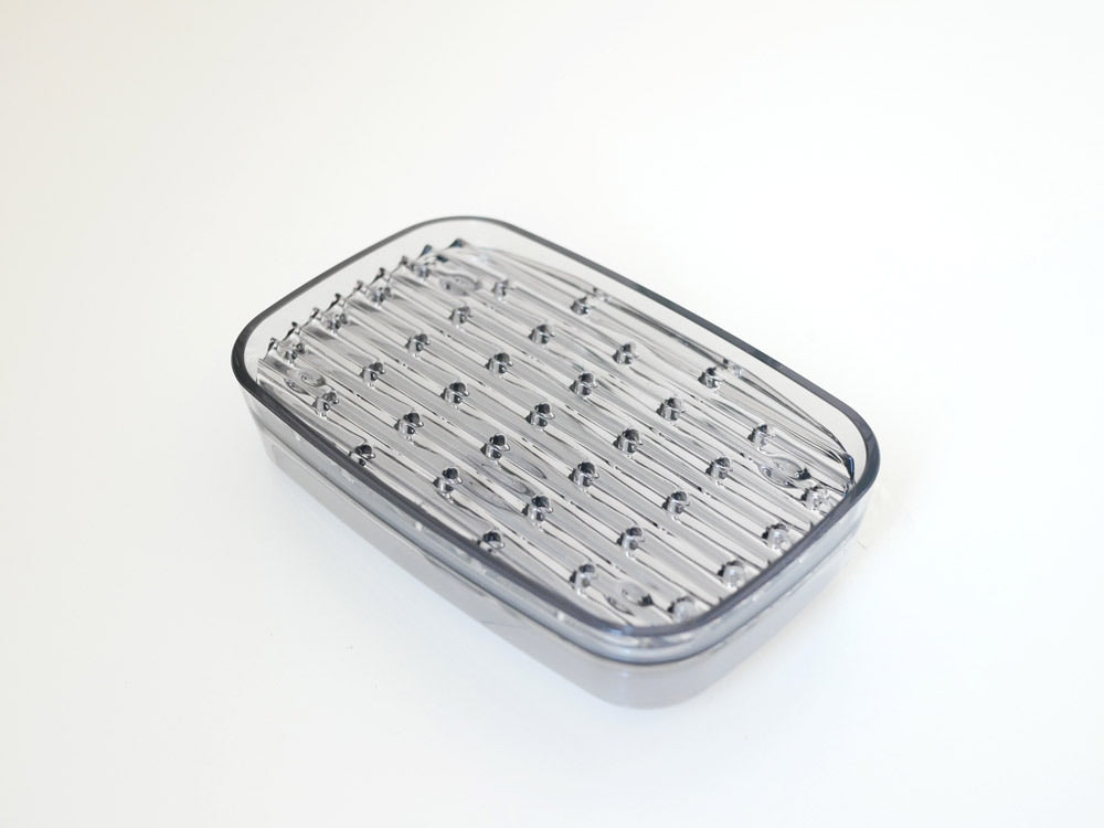 シンクキャディのシルバー製トレーと石鹸皿