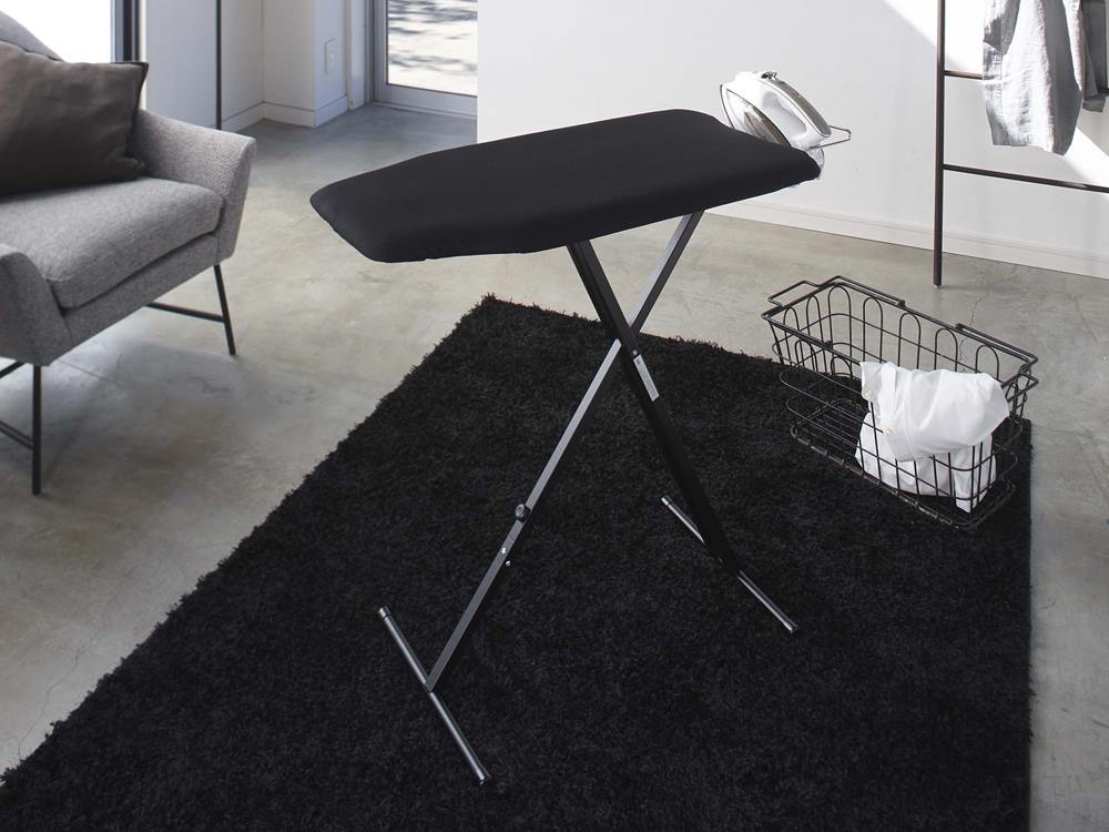 タワー軽量スタンド式アイロン台とリネン