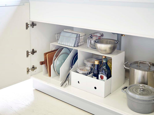 YAMAZAKIタワー収納ボックス2個が置かれたキッチン棚