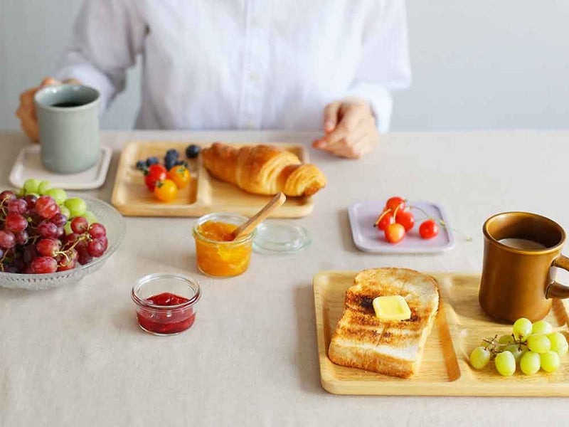 ACACIAカフェプレートに盛り付けられた朝食