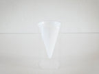 POSH LIVING フロートベース。透明なガラス製で円錐形のデザイン、直径8cm、高さ15cm。