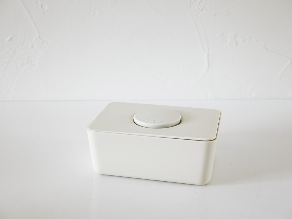 サラサデザインのシリコン蓋付きシルバーウェットティッシュホルダー