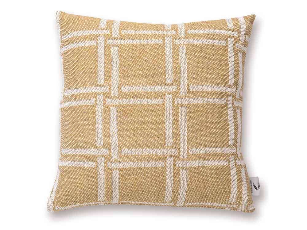 茶色のウィッカ織りクッションカバー